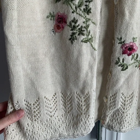 Dressbarn Vintage Cream Floral Embroidered eyelet cardigan - Picture 3 of 12